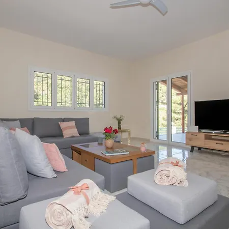 Korfoula - Peaceful Retreat In Zante Holiday home
